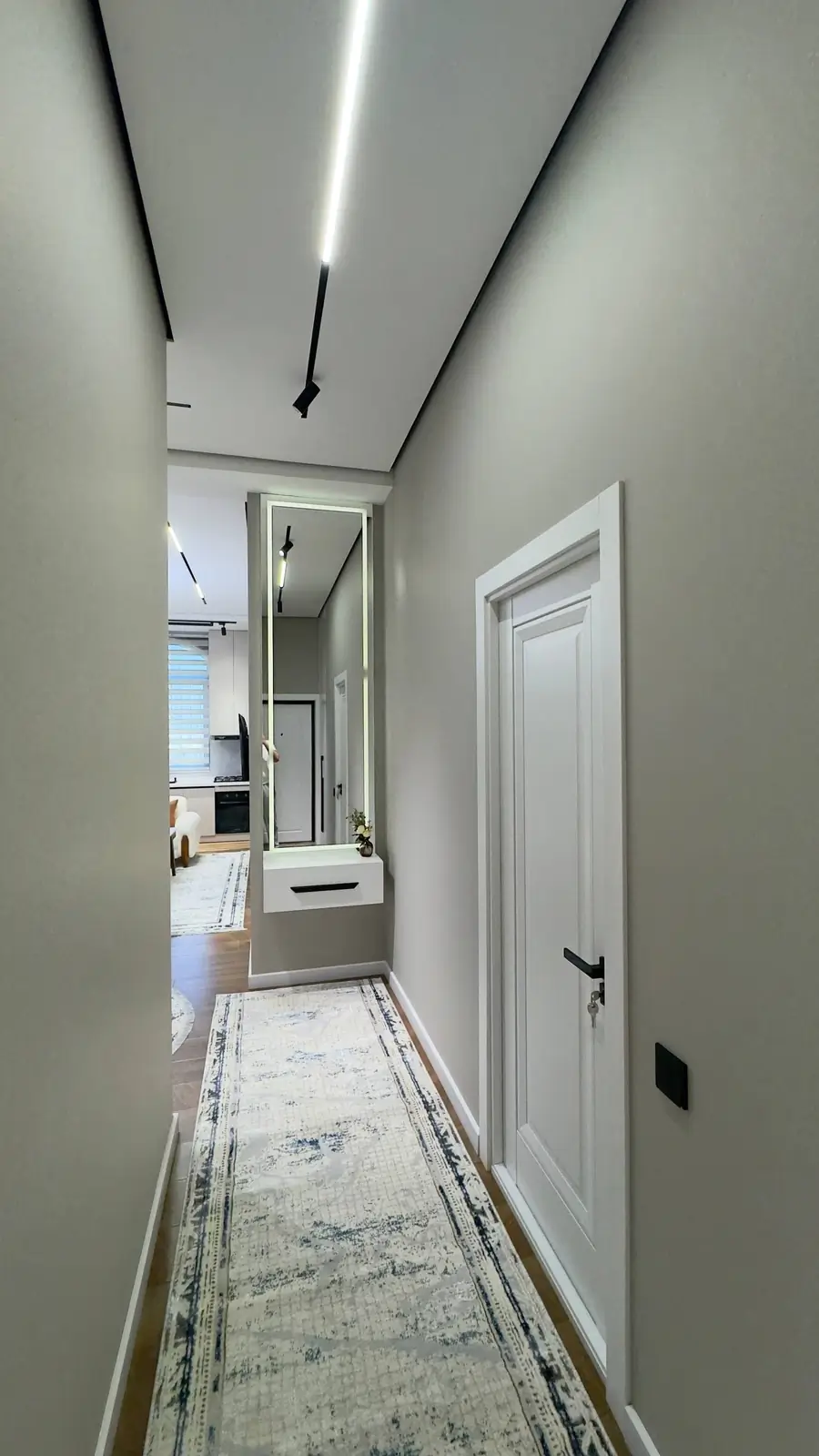 Продается 2-комнатная квартира − 53 м²