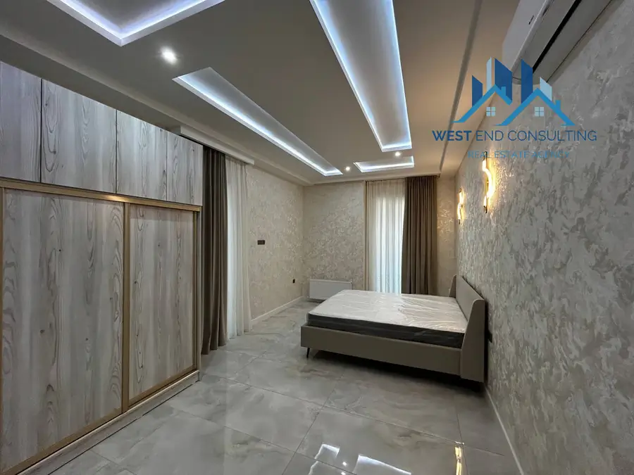 Продается 3-комнатная квартира − 110 м²