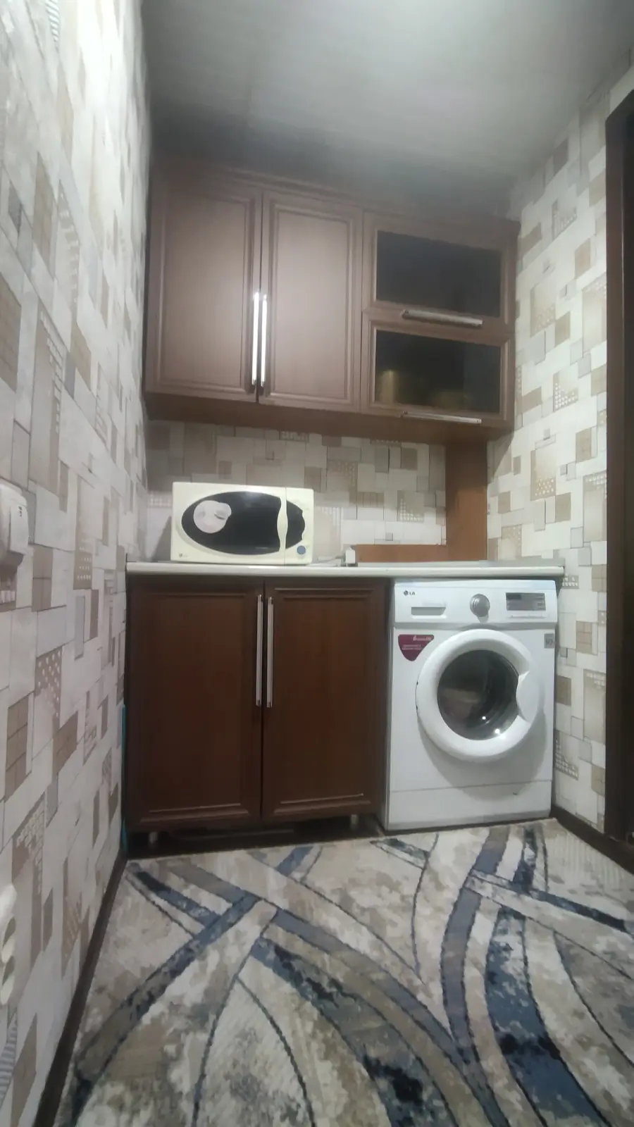 Продается 4-комнатная квартира − 76 м²