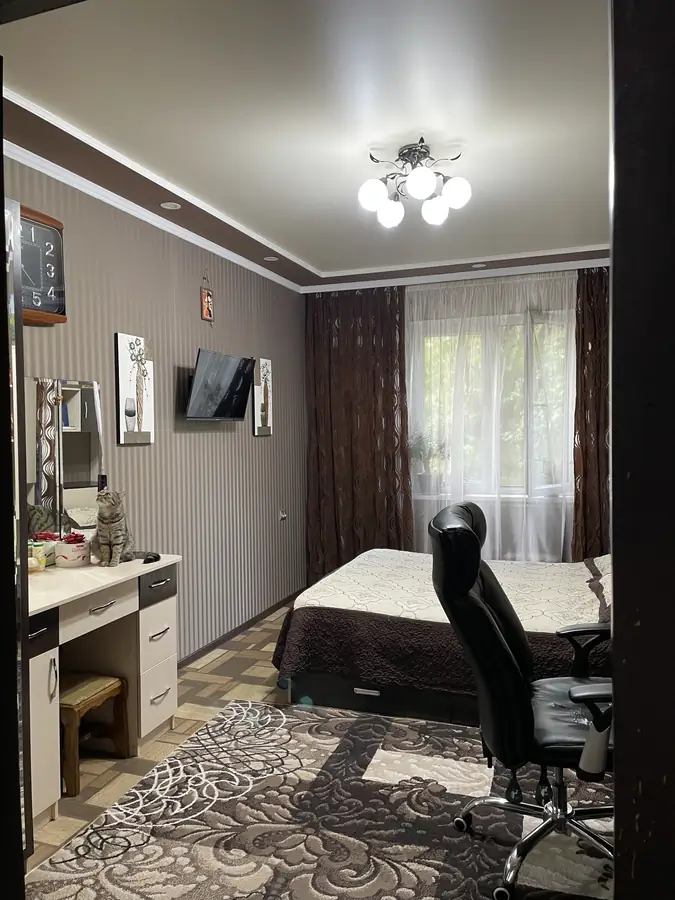 Продается 4-комнатная квартира − 80 м²