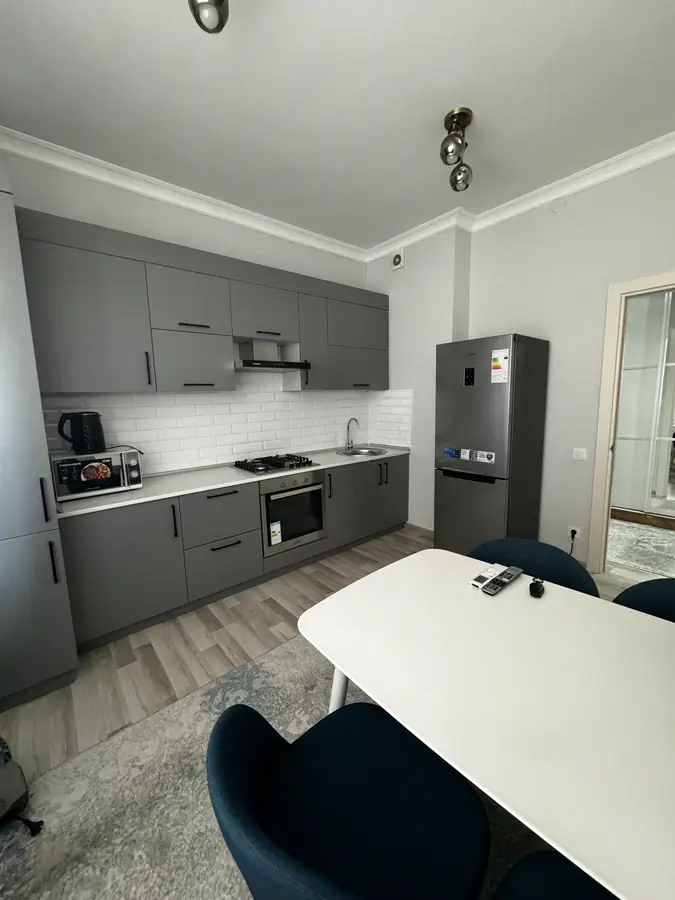 Продается 1-комнатная квартира − 37 м²