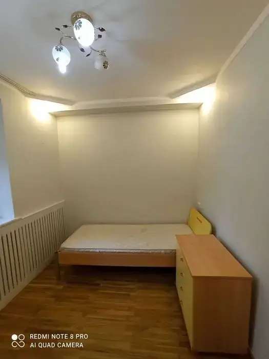 Продается 4-комнатная квартира − 90 м²