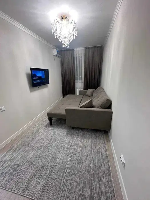 Продается 2-комнатная квартира − 40 м²