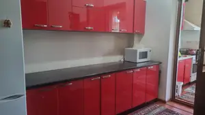 3 xonali kvartira sotiladi − 72 m²