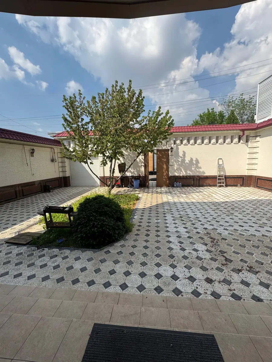 Ijaraga 4 qavatli uy − 350 m²
