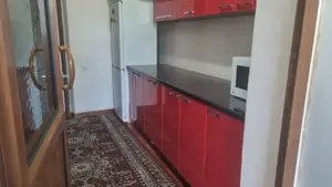 3 xonali kvartira sotiladi − 72 m²