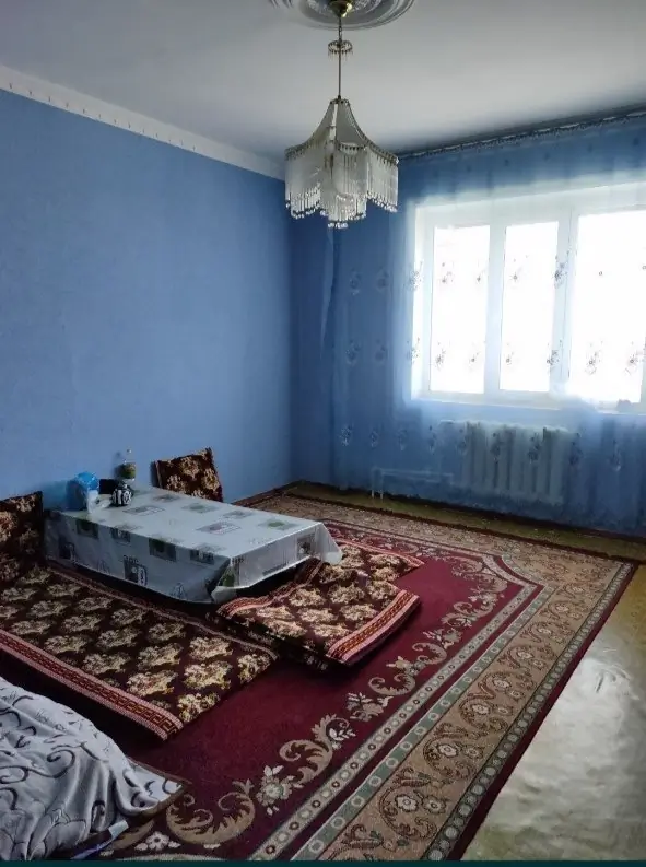 Продается Более 5-комнатная квартира − 190 м²