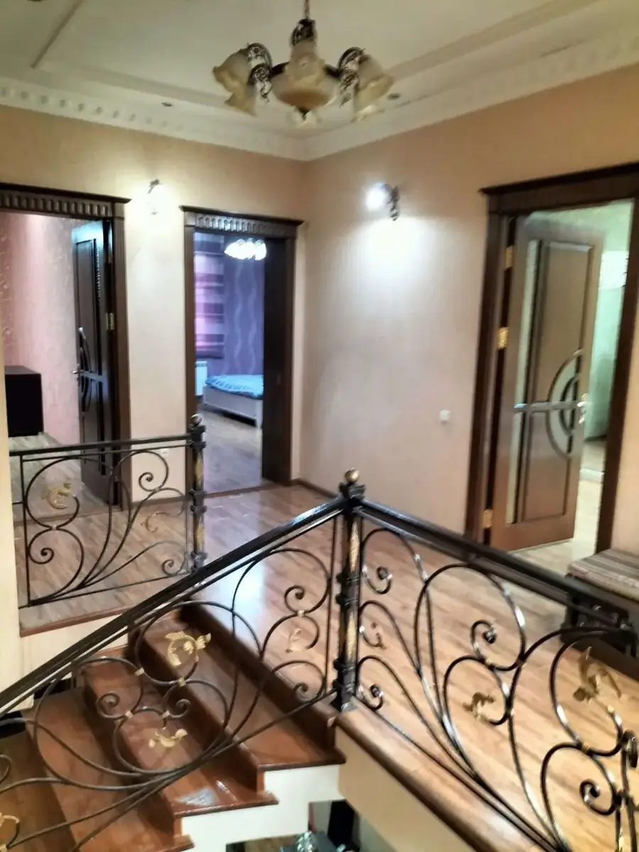 Ijaraga 2 qavatli uy − 160 m²
