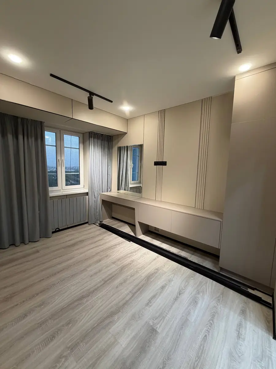 3 xonali kvartira sotiladi − 75.7 m²