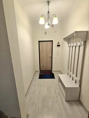2 xonali kvartira sotiladi − 70 m²