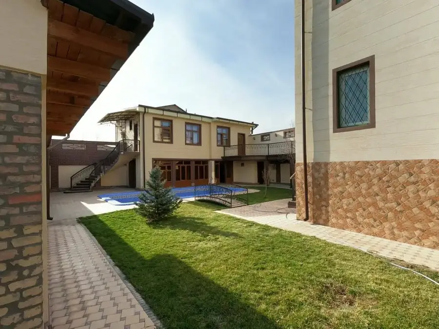 2 qavatli uy sotiladi − 600 m²