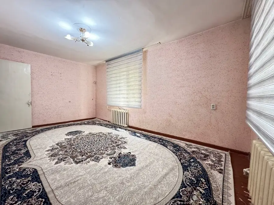 Продается 2-комнатная квартира − 38 м²