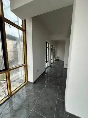 Ijaraga ofis − 810 m²