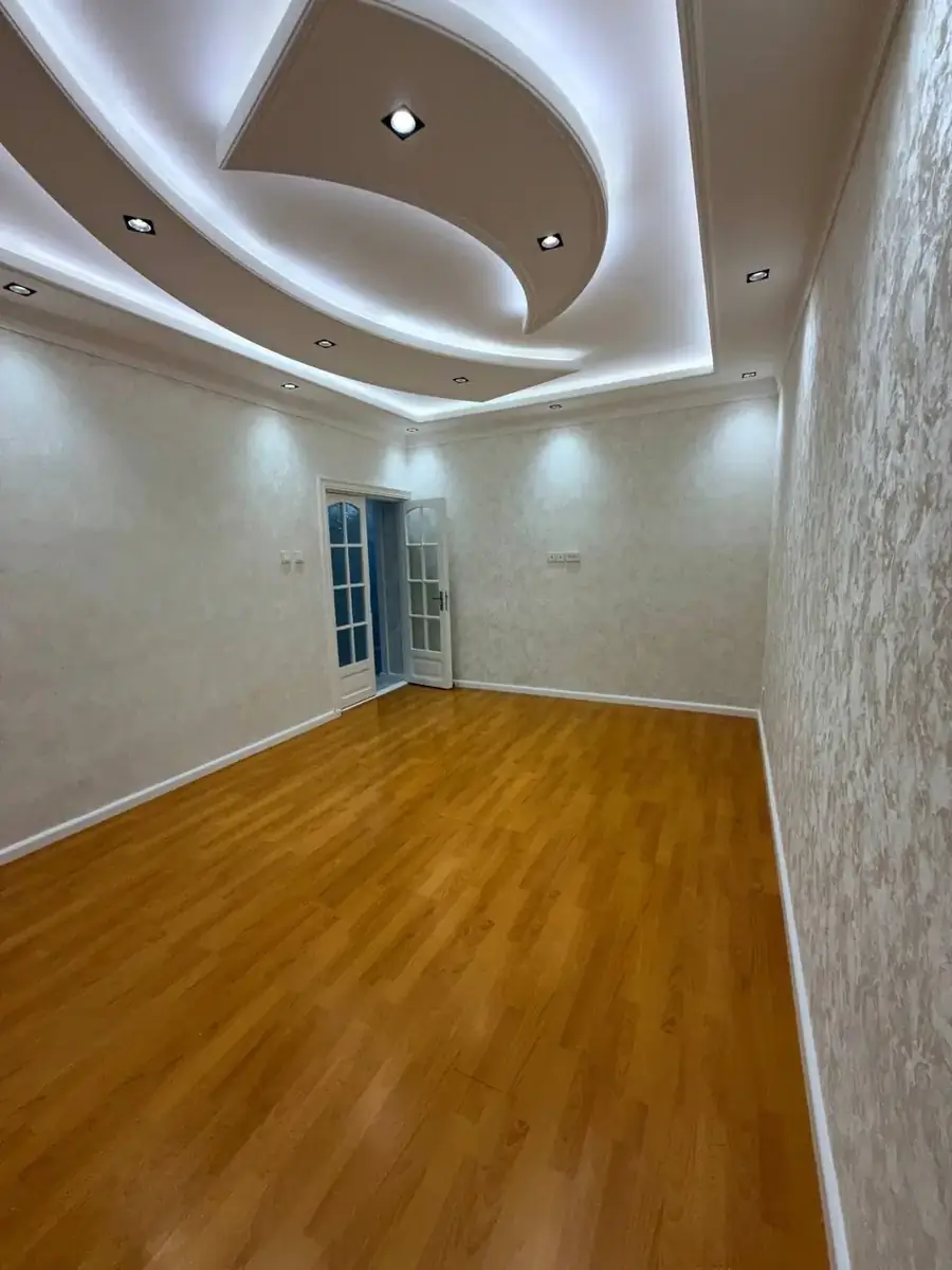 Более 5 xonali kvartira sotiladi − 100 m²
