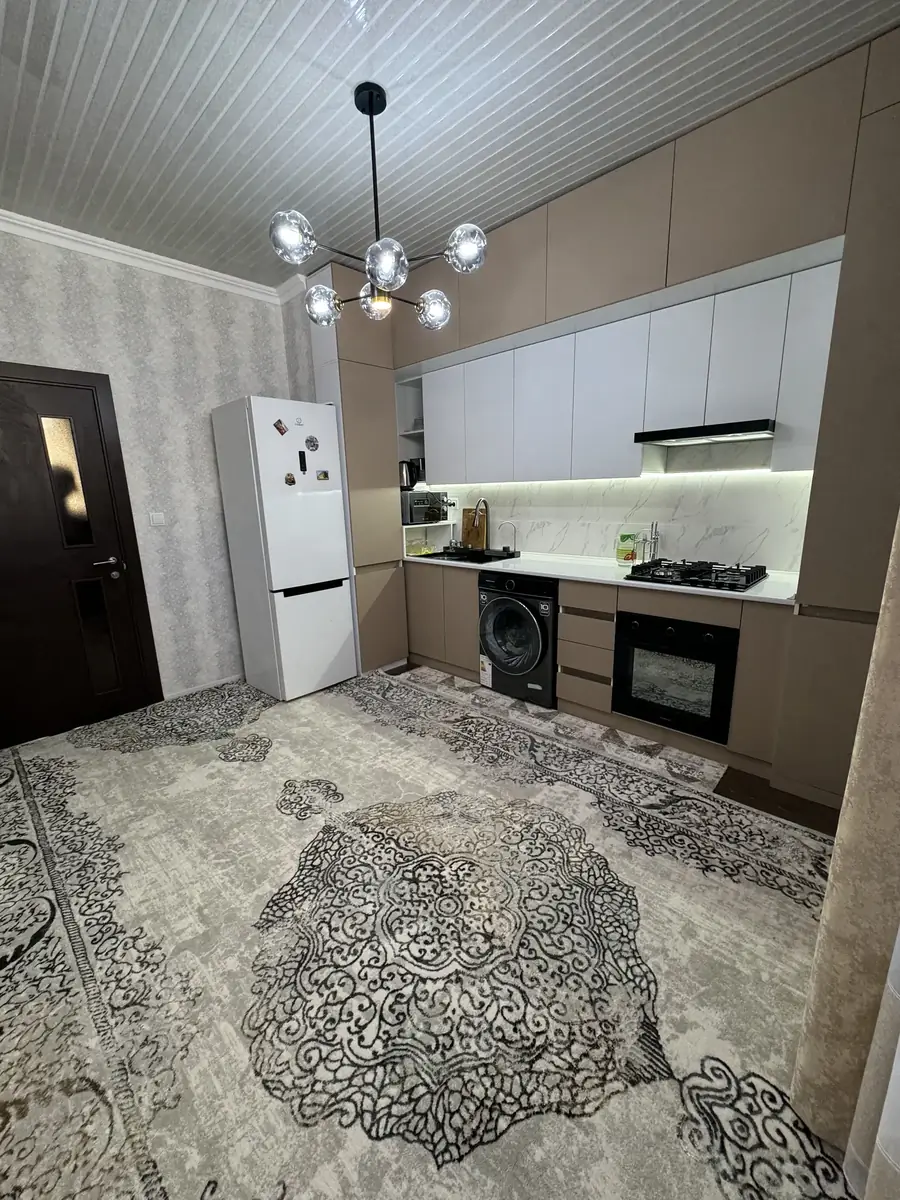 Продается 3-комнатная квартира − 74 м²