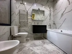 3 qavatli uy sotiladi − 450 m²