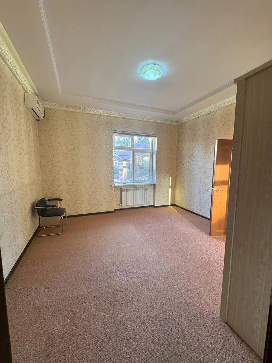 3 qavatli uy sotiladi − 300 m²