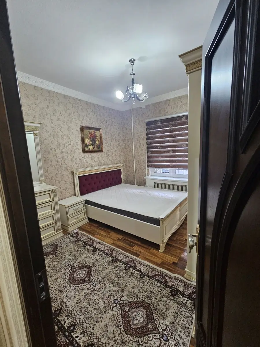 Сдается 4-комнатная квартира − 100 м²