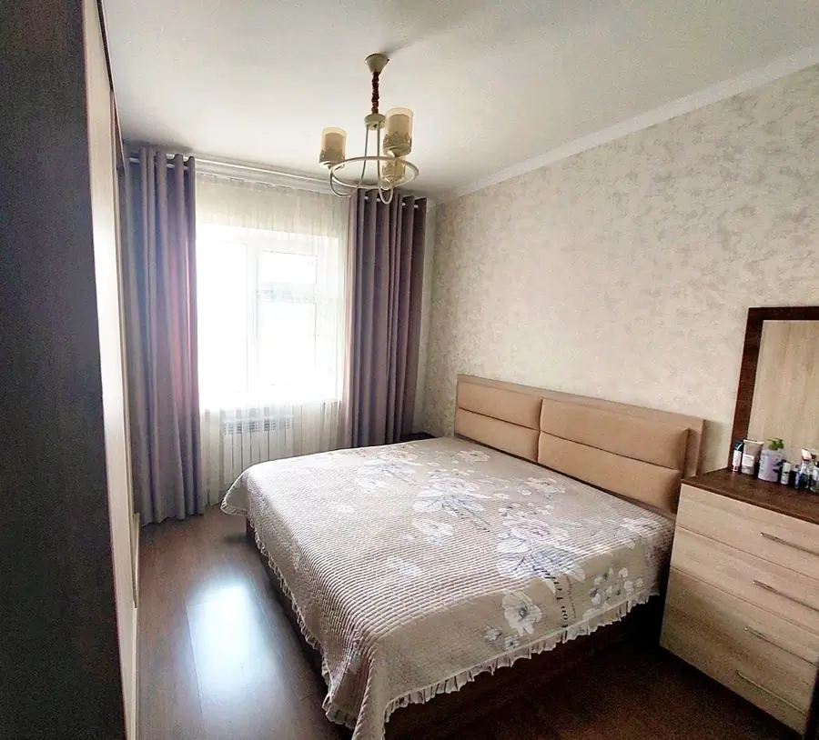 2 xonali kvartira sotiladi − 65 m²