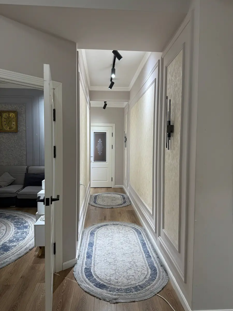 Продается 4-комнатная квартира − 106 м²