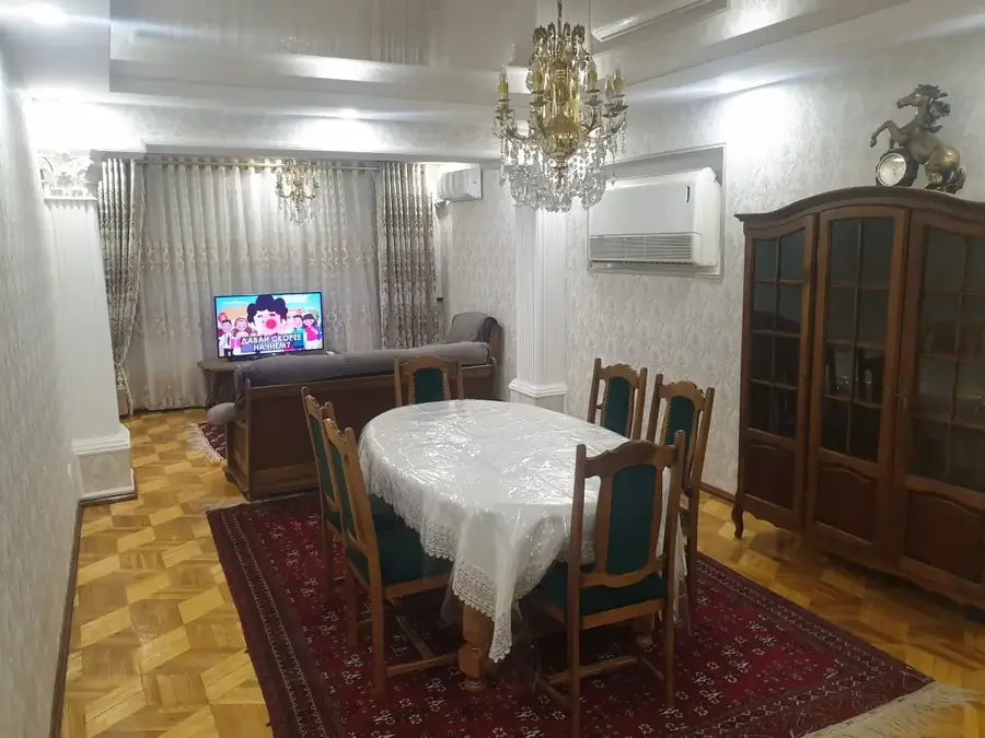 Продается 4-комнатная квартира − 156 м²