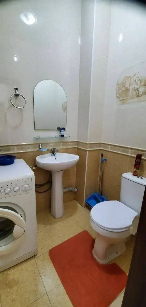 Сдается 3-комнатная квартира − 90 м²