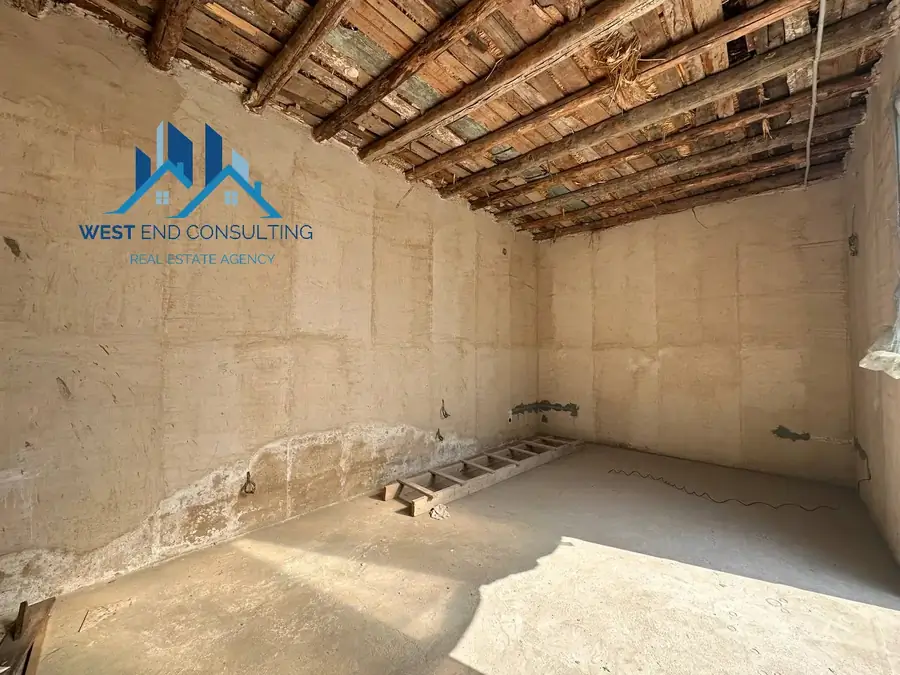 3 qavatli uy sotiladi − 620 m²