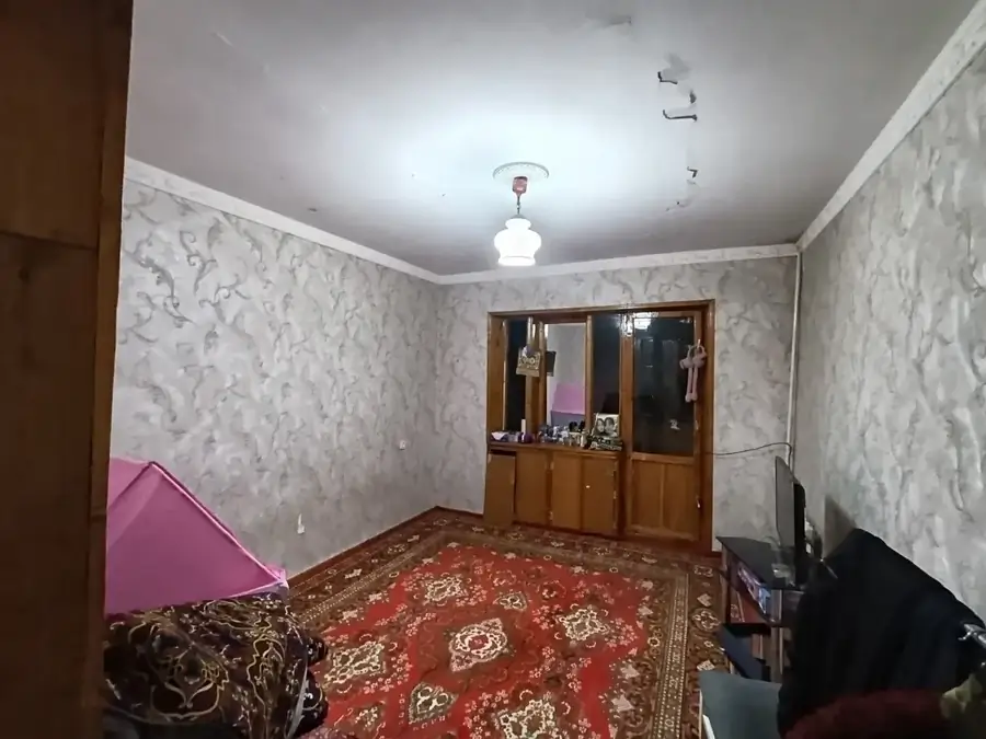 Продается 1-комнатная квартира − 32 м²