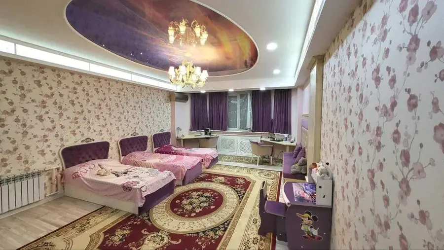 Продается 4-комнатная квартира − 181.9 м²