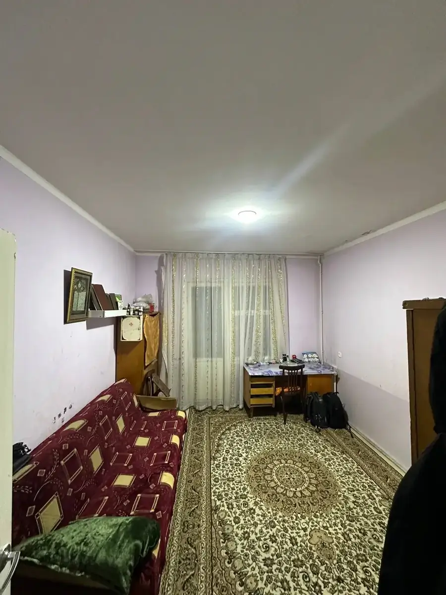 Продается Более 5-комнатная квартира − 145 м²