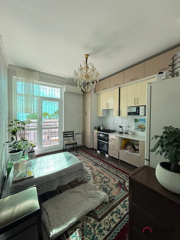 4 xonali kvartira sotiladi − 102 m²