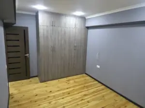 4 xonali kvartira sotiladi − 90 m²