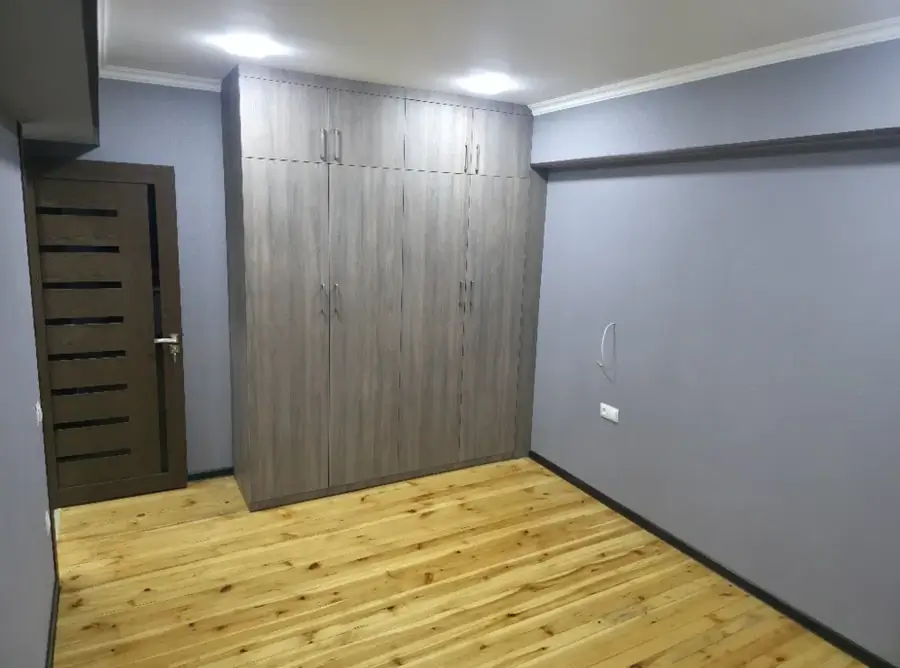 4 xonali kvartira sotiladi − 90 m²
