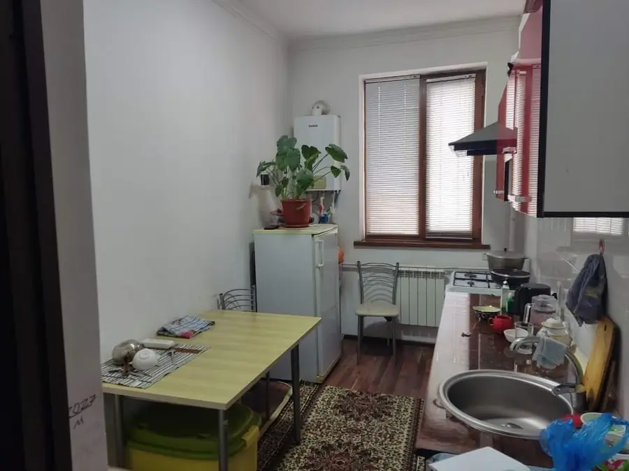 Продается 1-комнатная квартира − 38 м²