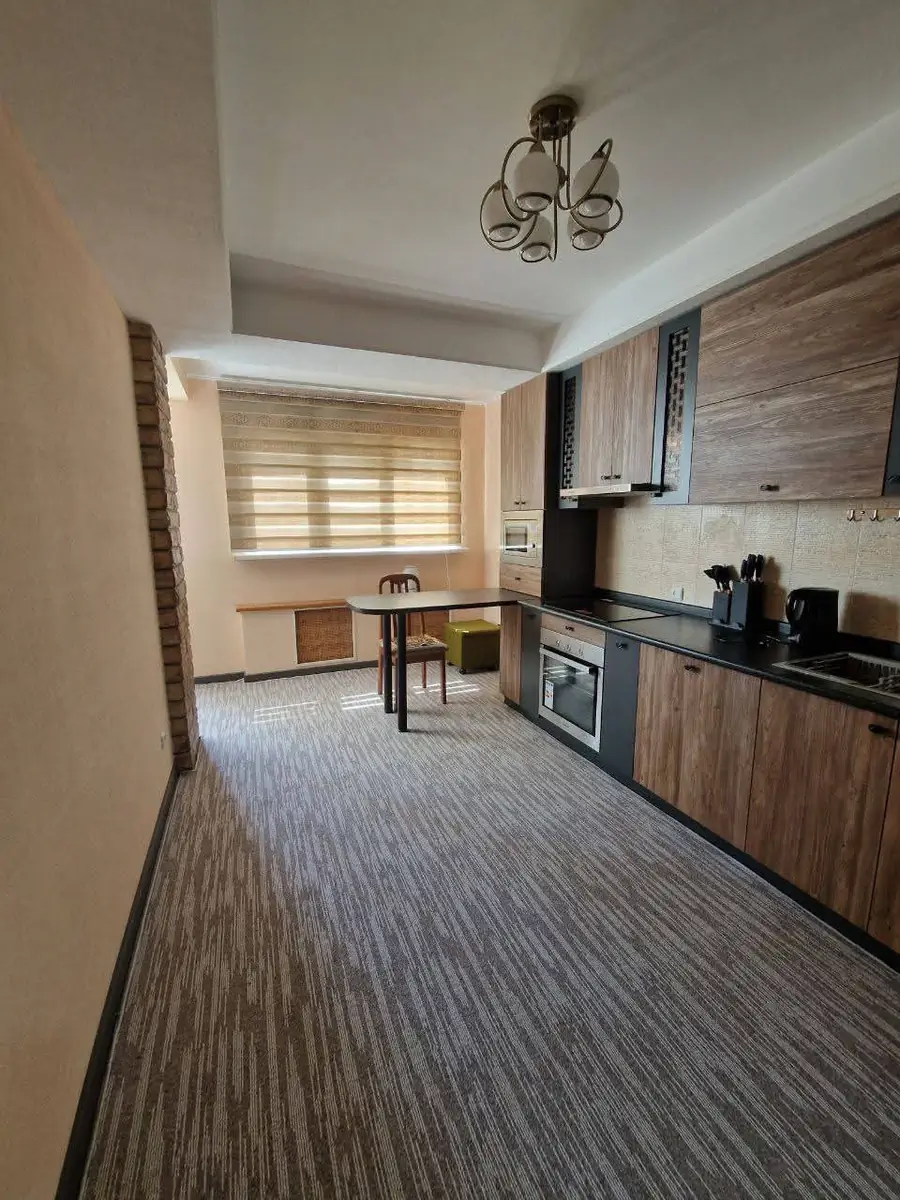 2 xonali kvartira sotiladi − 70 m²