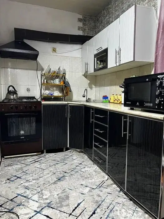 3 xonali kvartira sotiladi − 77 m²