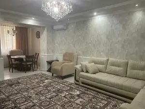 Сдается 3-комнатная квартира − 90 м²