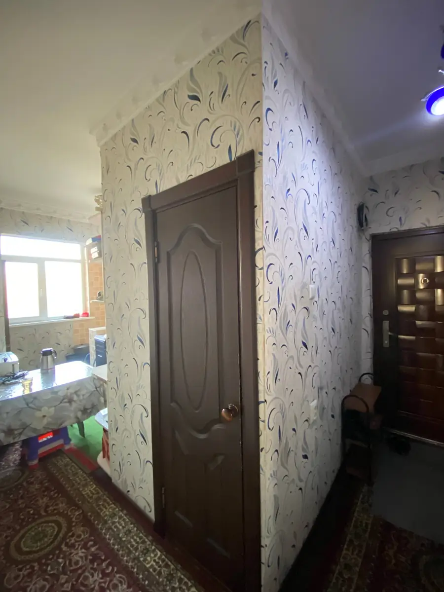 Продается 1-комнатная квартира − 42 м²