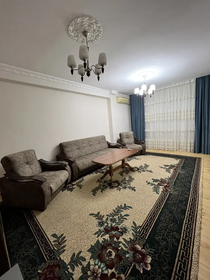 Сдается 3-комнатная квартира − 87 м²