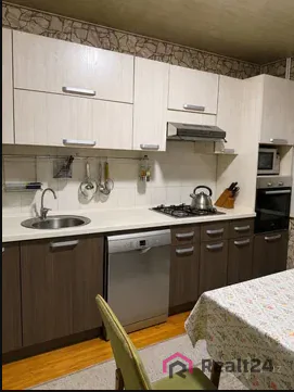 Более 5 xonali kvartira sotiladi − 145 m²