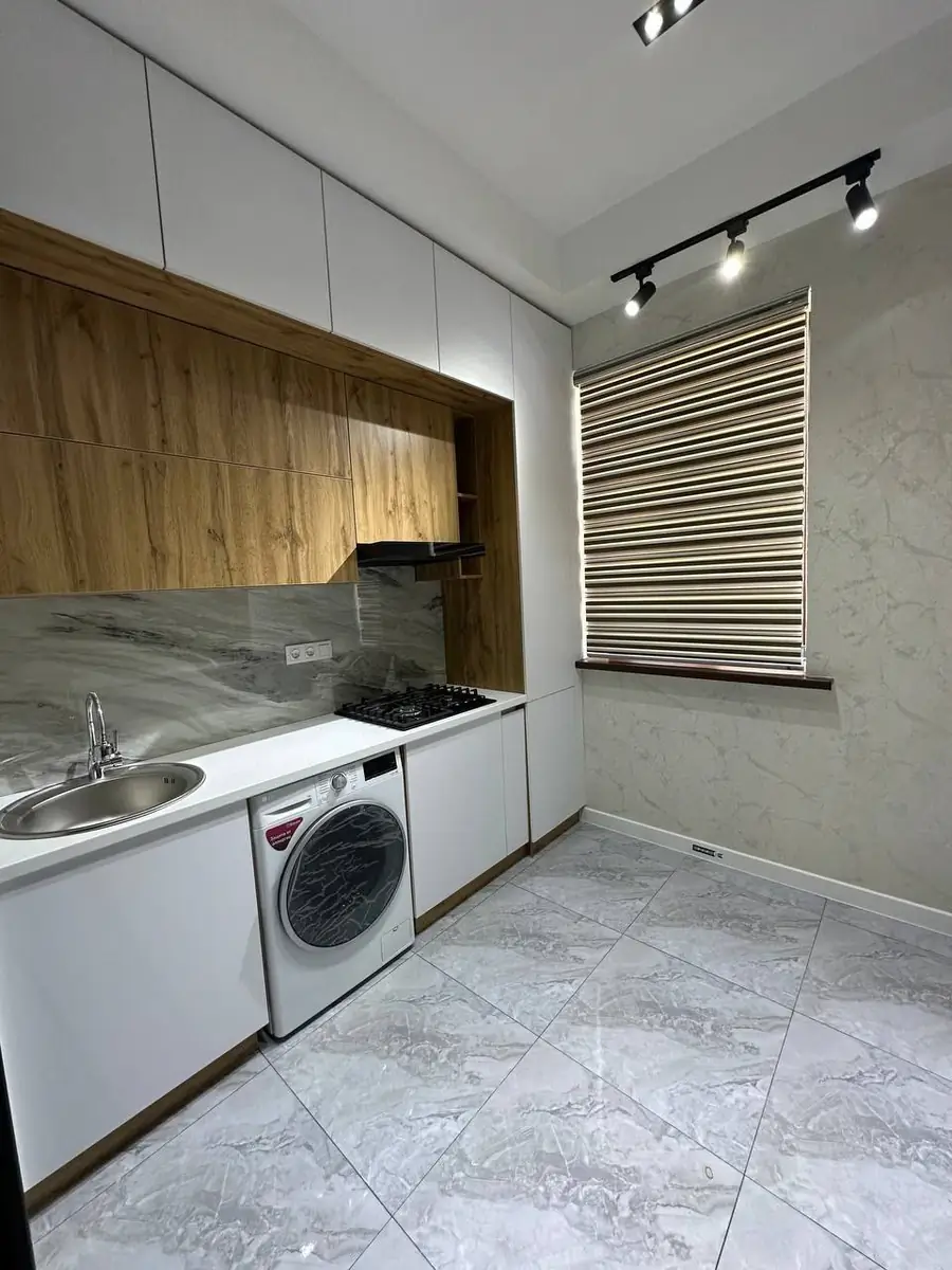 Сдается 2-комнатная квартира − 60 м²