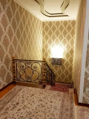 Ijaraga 3 qavatli uy − 270 m²