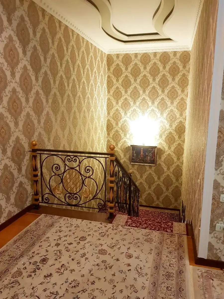 Ijaraga 3 qavatli uy − 270 m²