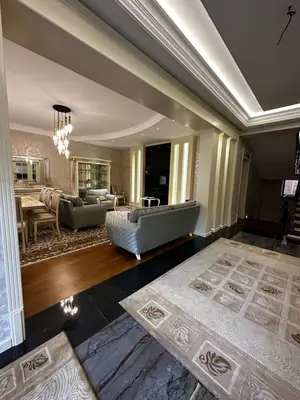3 qavatli uy sotiladi − 450 m²
