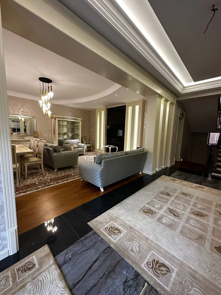 3 qavatli uy sotiladi − 450 m²