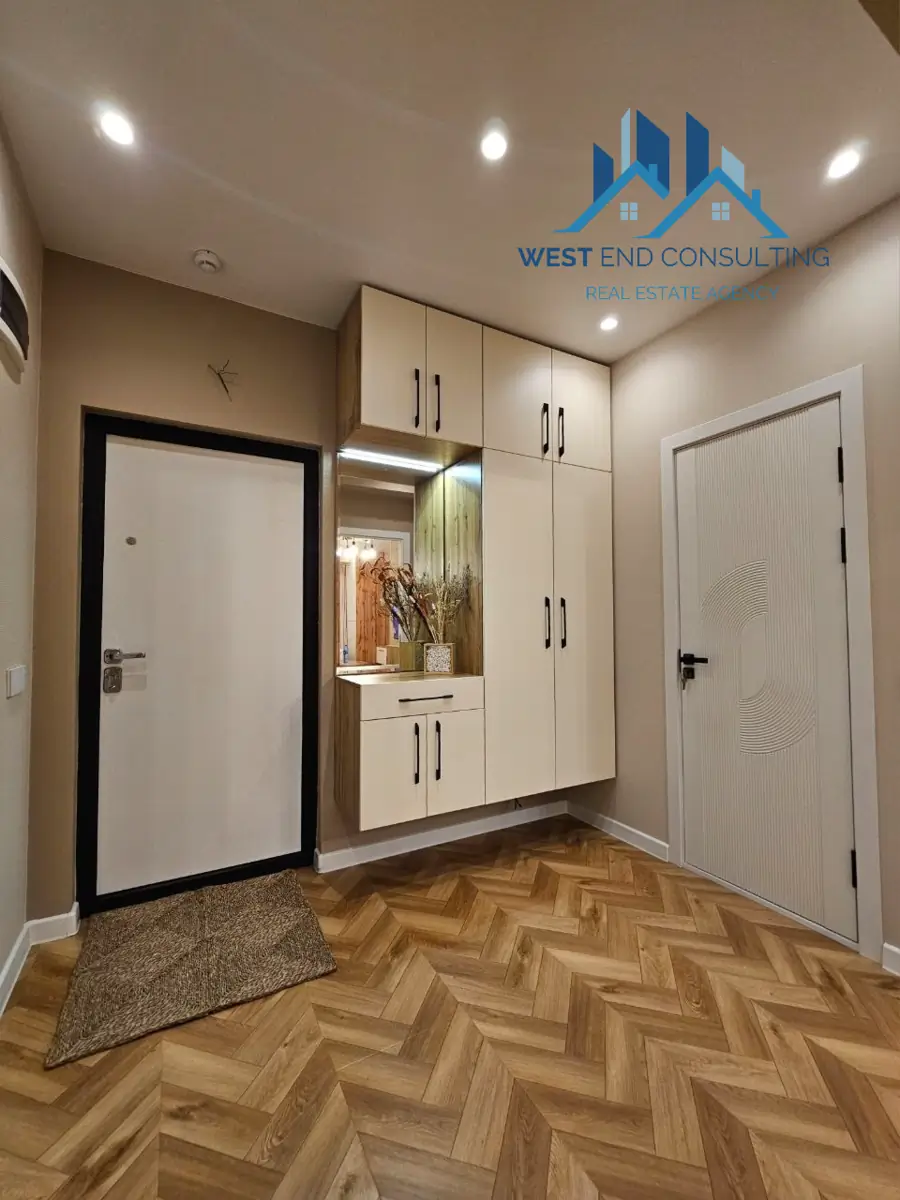 Продается 2-комнатная квартира − 56 м²