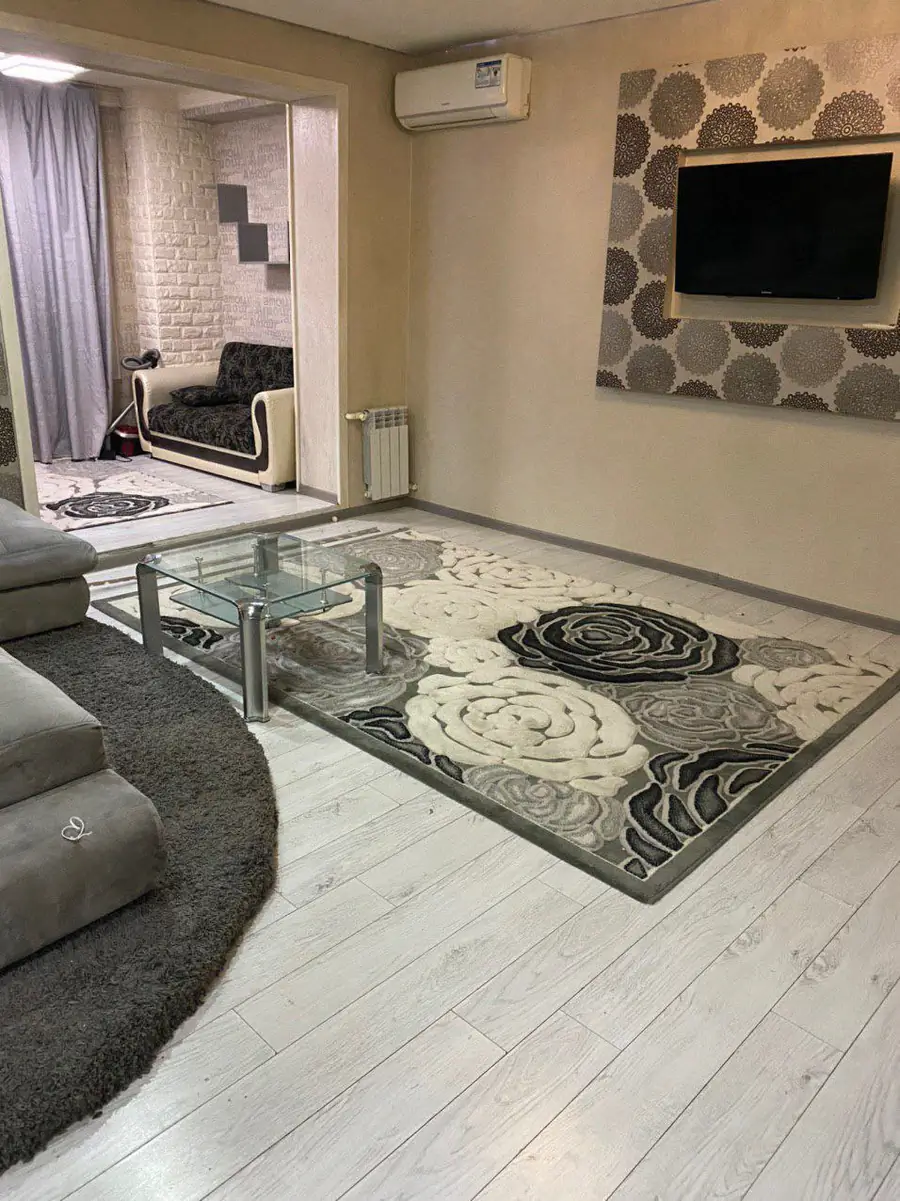 2 xonali kvartira sotiladi − 55 m²