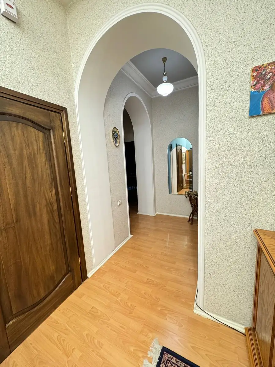 Продается 3-комнатная квартира − 140 м²