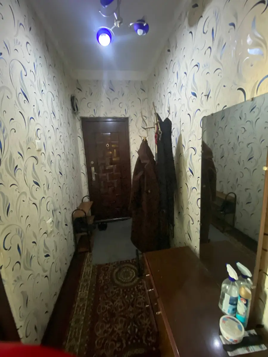 Продается 1-комнатная квартира − 42 м²