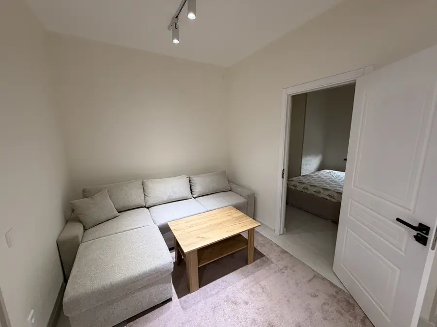 Сдается 2-комнатная квартира − 42 м²